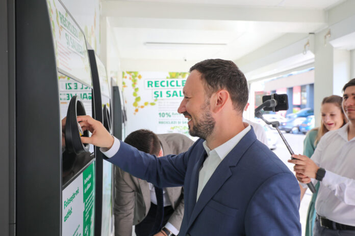 Sursă foto: Facebook/Mircea Fechet