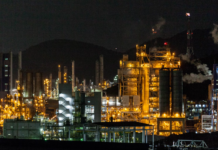 O sută de milioane de barili pe zi: cât consumă omenirea și de ce contează că nu scade