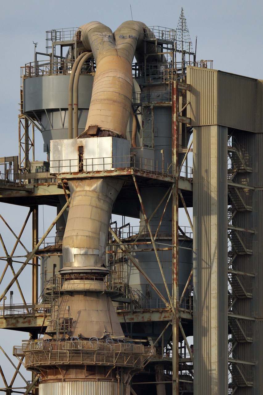 Industria cimentului: poluatorul invizibil care susține tranziția verde