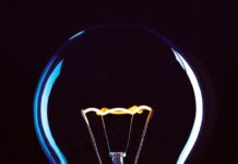 Celula de combustibil alimentată cu microbi din sol produce electricitate fără baterii sau panouri solare