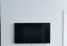 Știai că televizorul lăsat în stand-by toată noaptea consumă echivalentul unui bec aprins șase ore?