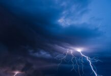 Furtuni în România după caniculă: vremea extremă trece de la căldură la grindină