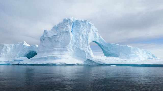 Antarctica - Foto Derek Oyen Unsplash