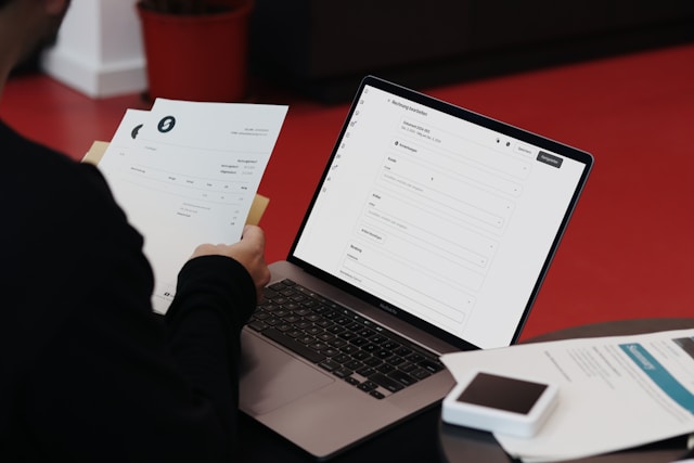 Factura de mediu - Foto SumUp Unsplash