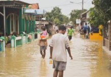 Apa a venit în câteva ore: 82 de morți în inundațiile din India, Pakistan și Afganistan