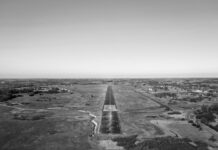 Un parc urban de 200 de hectare schimbă Atena: fostul aeroport Ellinikon devine infrastructură climatică Aeroport abandonat - Foto Mads Eneqvist Unsplash