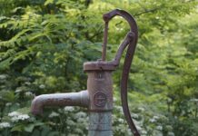 Pomparea apei subterane are o amprentă de carbon ascunsă. CO₂ vine și din apă, nu doar din pompe