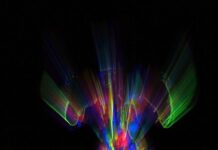 Știai că organismul tău luminează chiar acum, doar că ochii nu pot vedea? Corp uman luminos - Foto Markus Kammermann Unsplash