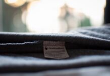 Eticheta tricoului poate să mintă: 37% dintre hainele testate în UE aveau compoziția greșită