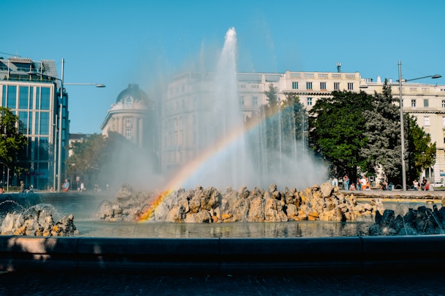 Fantana arteziana - Foto Aestelle Unsplash Fantana arteziana - Foto Aestelle Unsplash