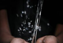 Setea devine mai puțin de încredere odată cu vârsta: corpul poate avea nevoie de apă fără să o ceară
