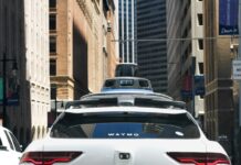 Consumul mașinilor autonome are o parte ascunsă: senzorii și serverele cer energie permanent Masina autonoma WAYMO - Foto gibblesmash asdf Unsplash