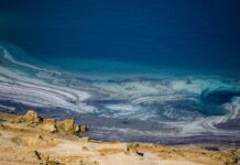 Poluarea cu petrol din Oman se extinde: o pată uriașă amenință o rezervație marină Poluare cu petrol in mare - Foto Avi Theret Unsplash