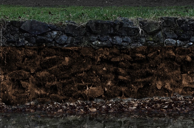 Situri contaminate în România ce rămâne sub fostele fabrici Foto - Viktor Talashuk Unsplash