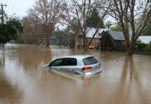 Dezastre de 685 de miliarde de dolari, dar majoritatea pagubelor rămân neasigurate. Cine plătește după catastrofă?