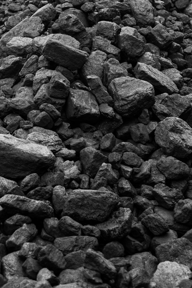 Cenusa de carbune minerale critice Romania - Foto Yousef Salhamoud Unsplash