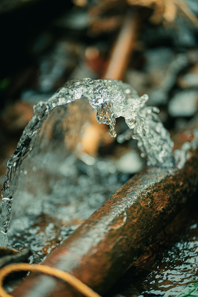 Pierderi de apa la Hidro Prahova - Foto Arun Prakash Unsplash