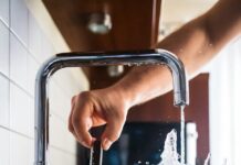 Microplastice în apa tratată: filtrarea cu nisip a avut eficiență negativă în patru stații