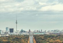 Berlinul are o hartă cu 900.000 de copaci care arată care arbore are nevoie de apă