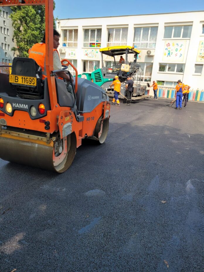 Infrastructură S5 reface curțile Grădiniței 54 și Școlii Gimnaziale 131