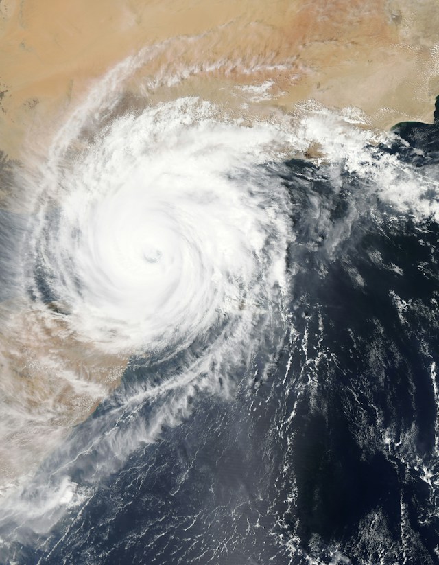 Uragan - El Niño și uraganele Isaias arată ce se întâmplă când vântul încearcă să oprească un ocean foarte cald - Foto NASA Unsplash